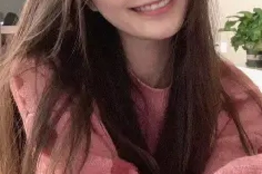 这个坚强面对绝症的少女形象不仅让